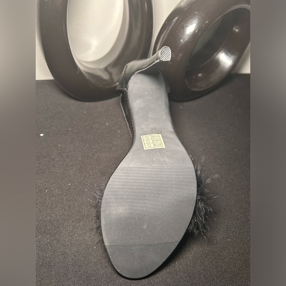 New in Box Black FUR Open Toe Heels - Picture 7 of 9